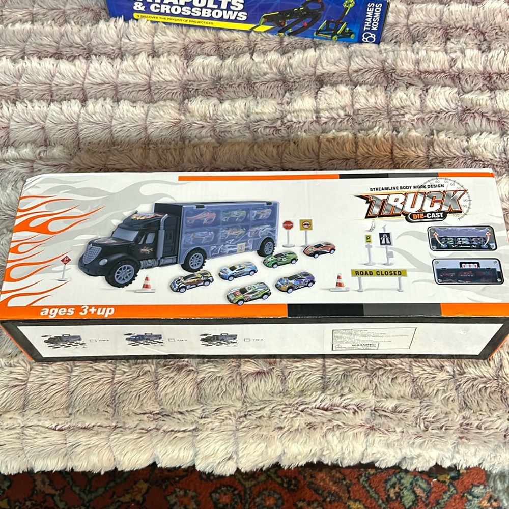 Streamline body Work design truck with 7 Cars